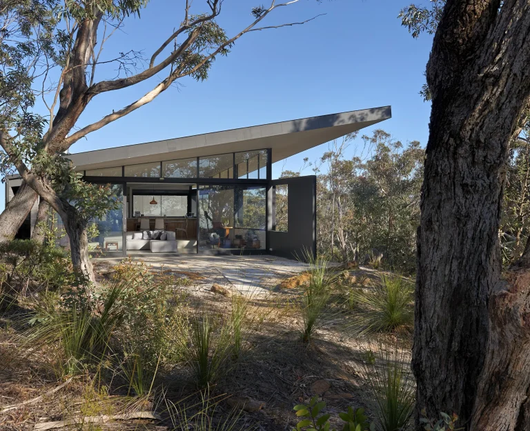 Exterior of a bushfire-proof property in Leura, Blue Mountains designed by Northern Beaches architects Markham Lee.